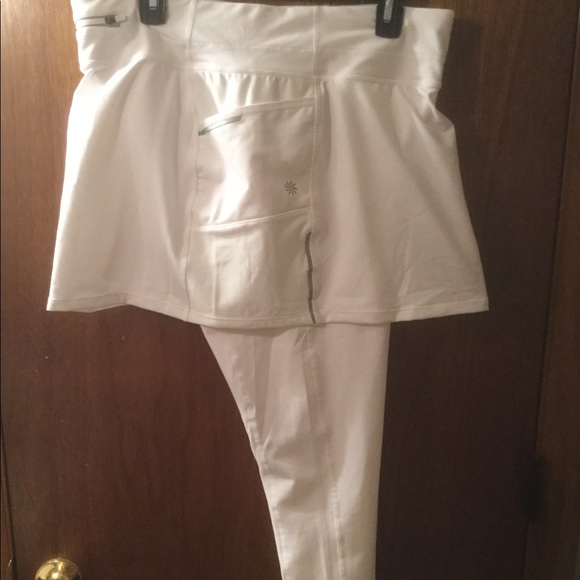 Sold*******Athleta Be Free 2 in 1 Capri - Picture 6 of 6